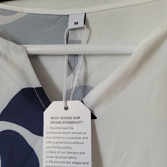 Elegant White and Blue Leaf Print Maxi Dress - Picture 6 of 9